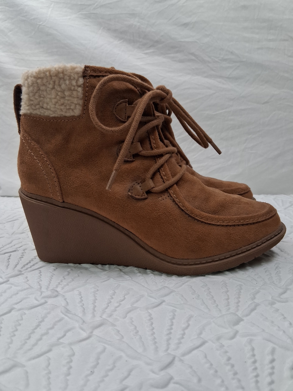 Mad Love Casual Brown Suede Wedge Ankle Boot with Sherpa Collar Sz 6